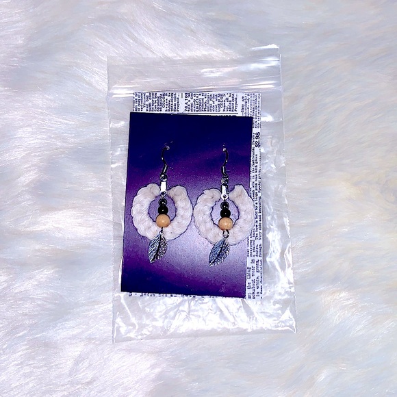 New Boho Style Uniquely Handmade Macrame Beaded Leaf Charm Silver Hook Dangles - Picture 5 of 15